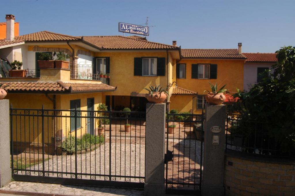 Albergo Da Benedetta Vetralla Exterior foto